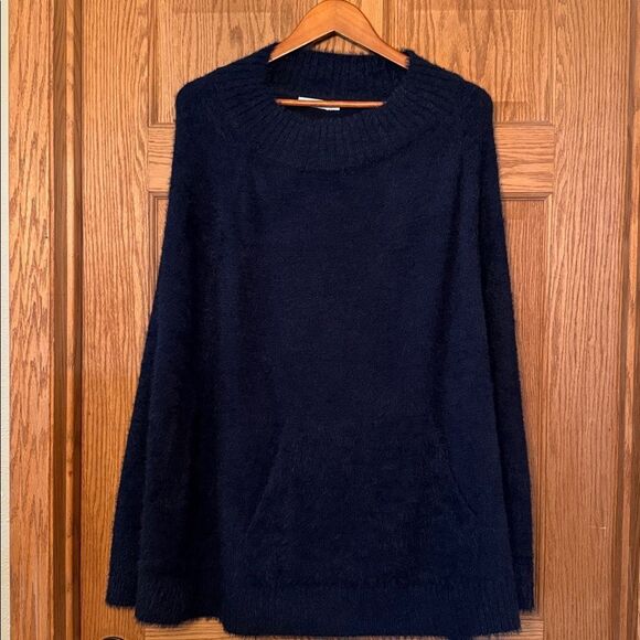MERSEA Chalet Poncho - Picture 2 of 5